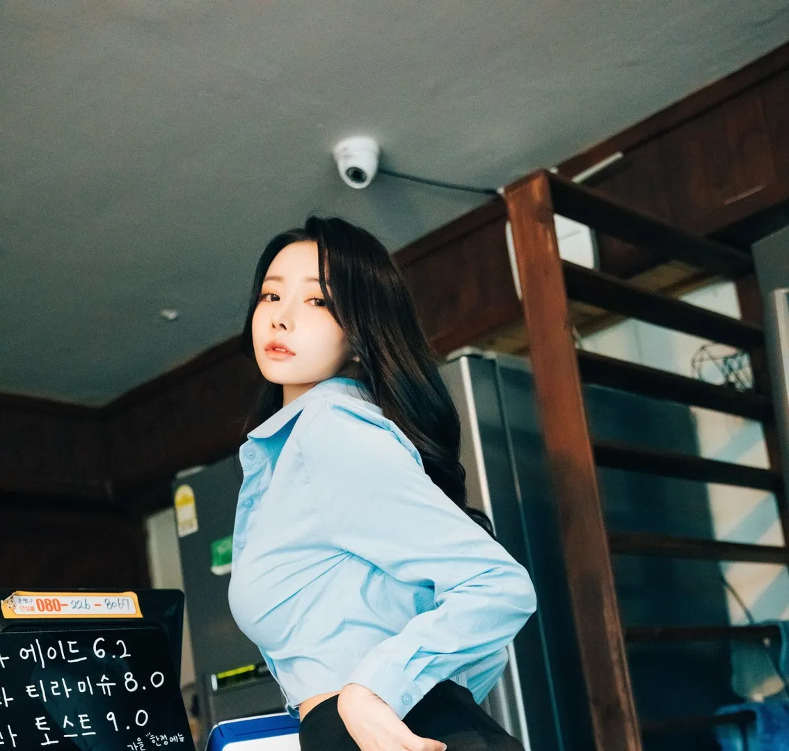 YeonYu浅蓝服装室内背景光线风格写真