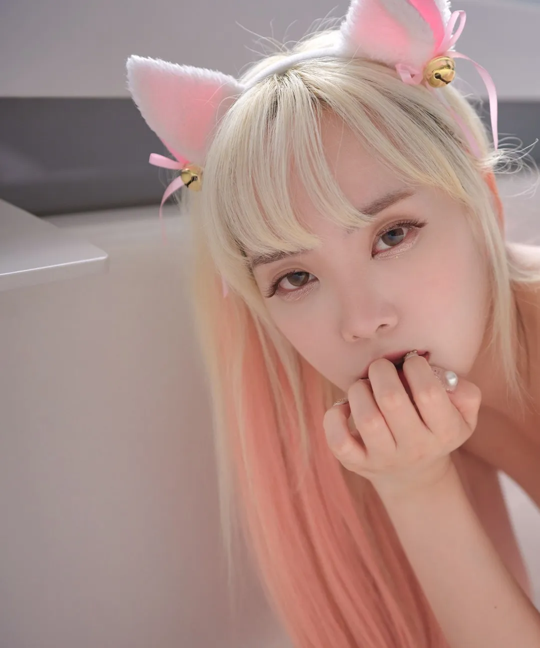 Dami(퀸다미) 粉色长发猫耳服装近距离角色造型