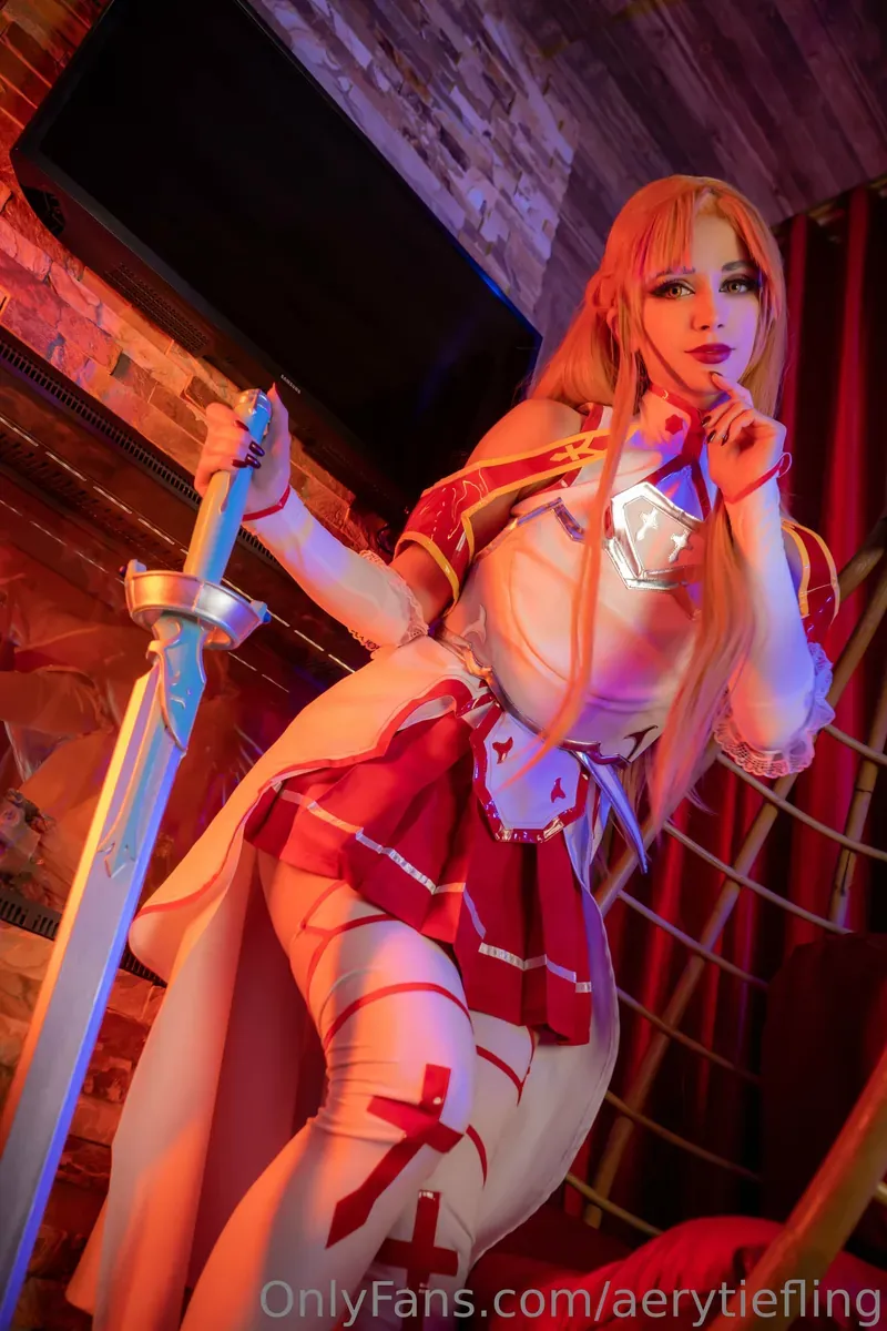 Aery Tiefling红蓝灯光战斗角色Cosplay图片