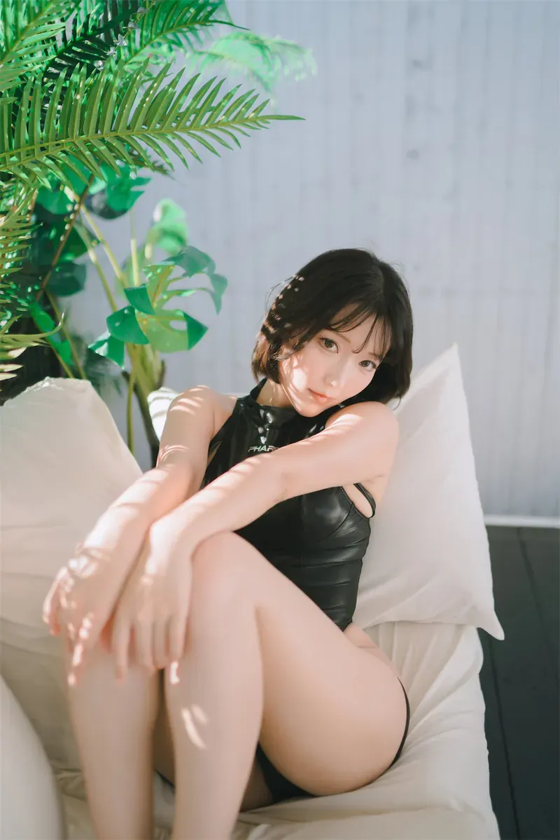 角色扮演专题 切切Celia黑色服装室内光线写真风格