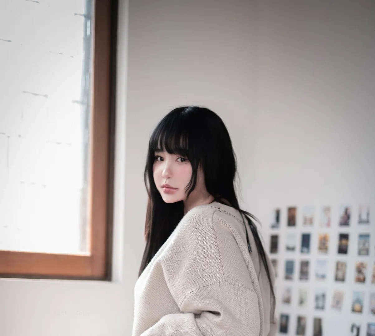 BoyeonJeon(전보연)黑色长发白色针织服装室内造型写真