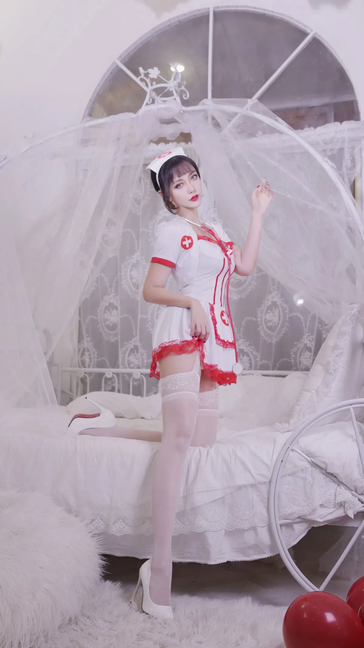角色扮演作品专题 ElyEE子白色护士COS角色服装写真