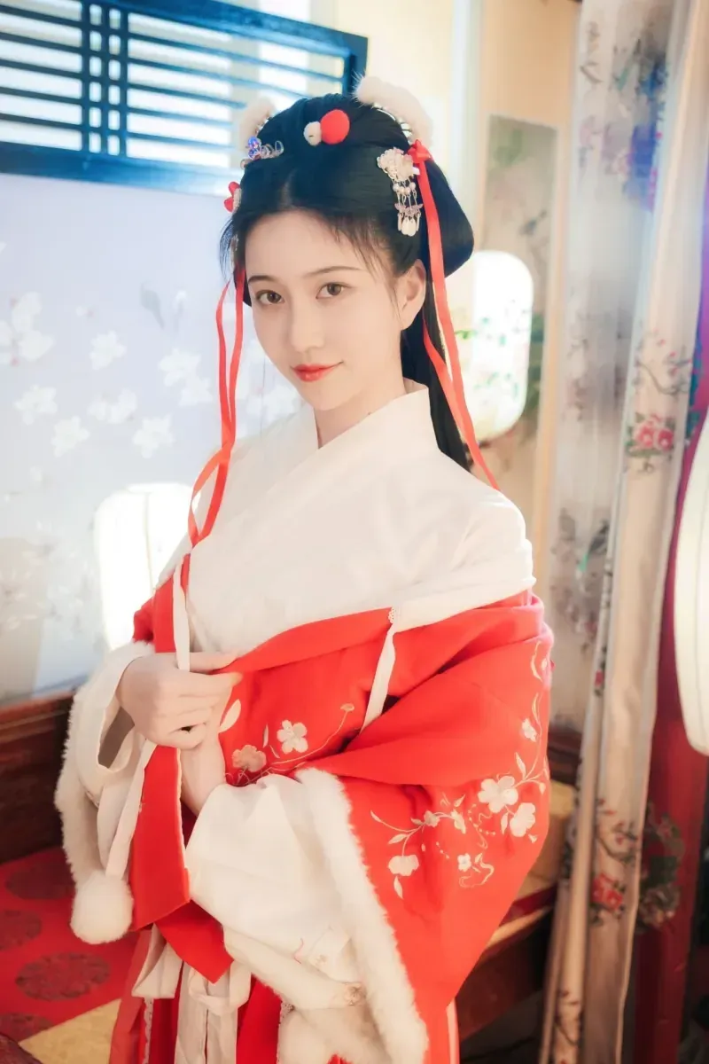 角色扮演写真专题 年年nnian红白传统服装角色写真