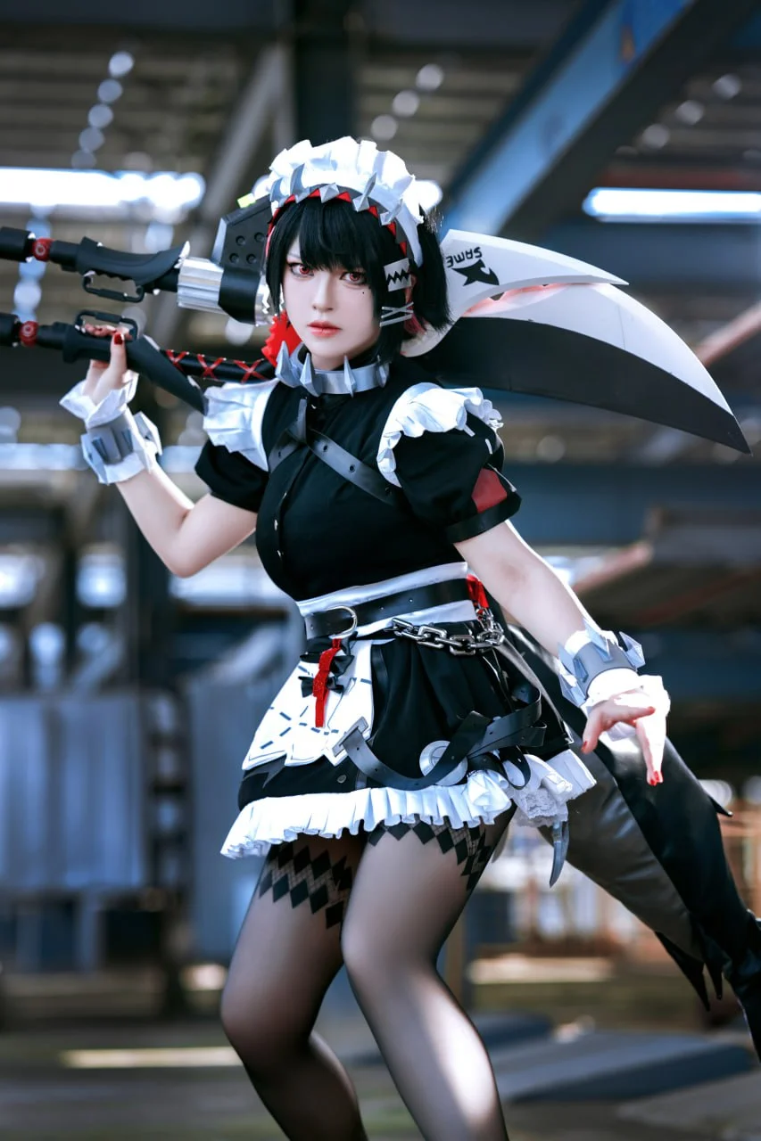 半半子cosplay角色写真作品整理 半半子粉色短发搭配浅色服饰手持花束的角色造型照片