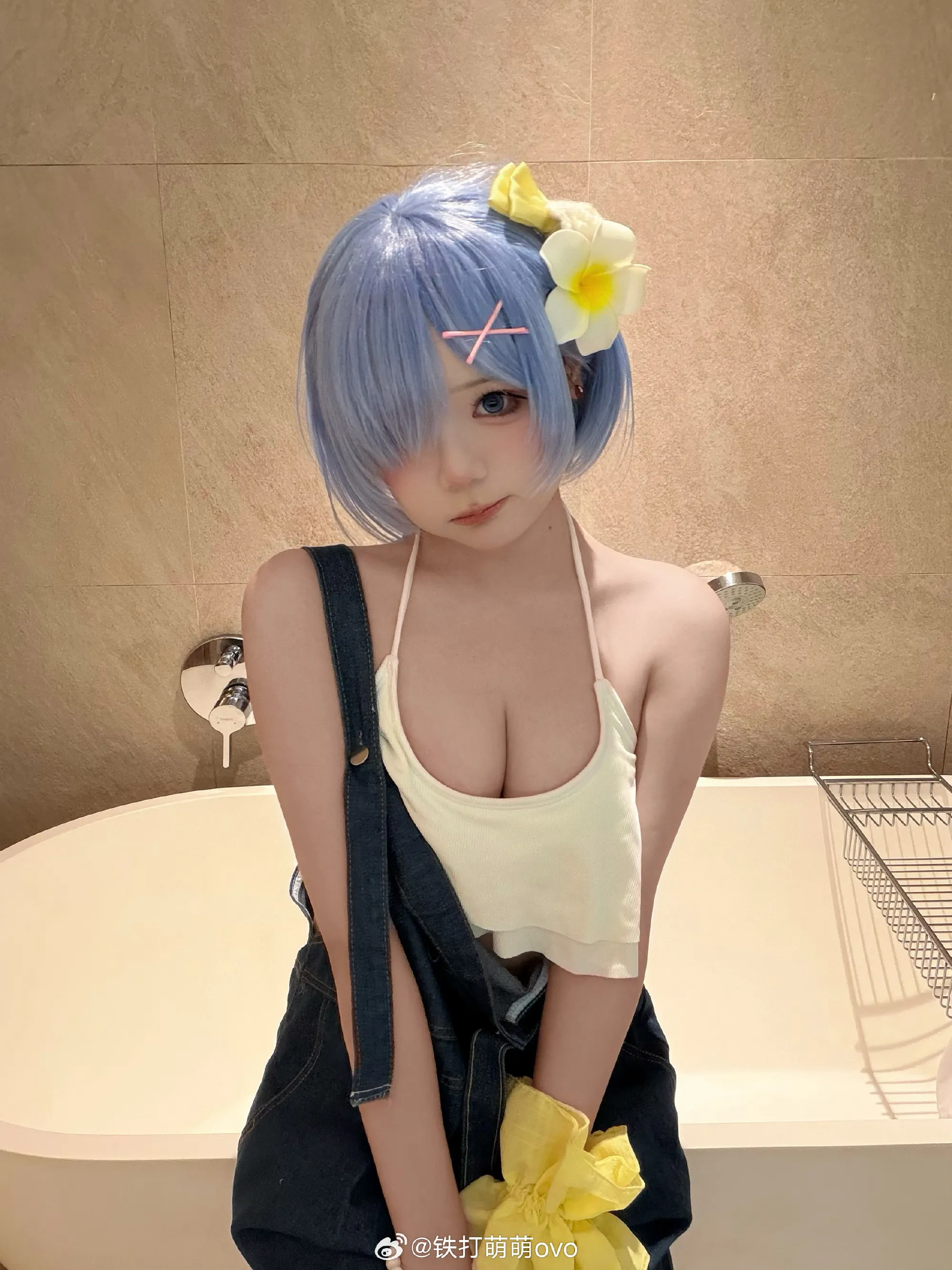 铁打萌萌_moi cosplay风格作品整理 蓝色短发搭配花饰的动漫角色扮演照片