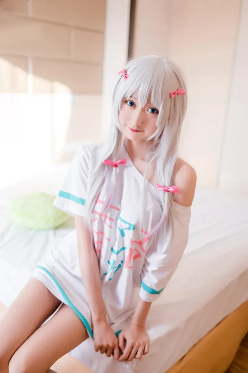 120斤的小王同学角色写真风格作品整理 白色长发造型与浅色服装的角色写真画面