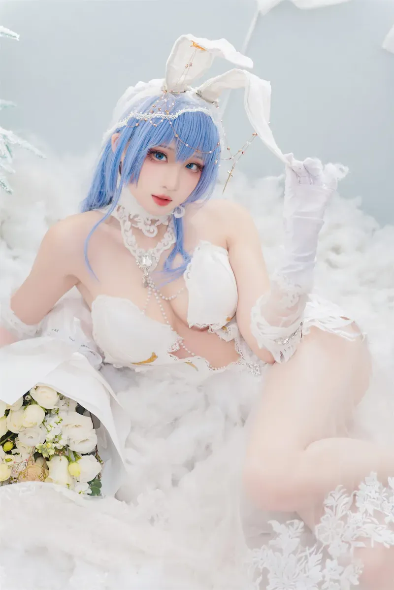 Rina cosplay角色写真风格作品整理 蓝色假发与白色服装组成的幻想系角色造型照片