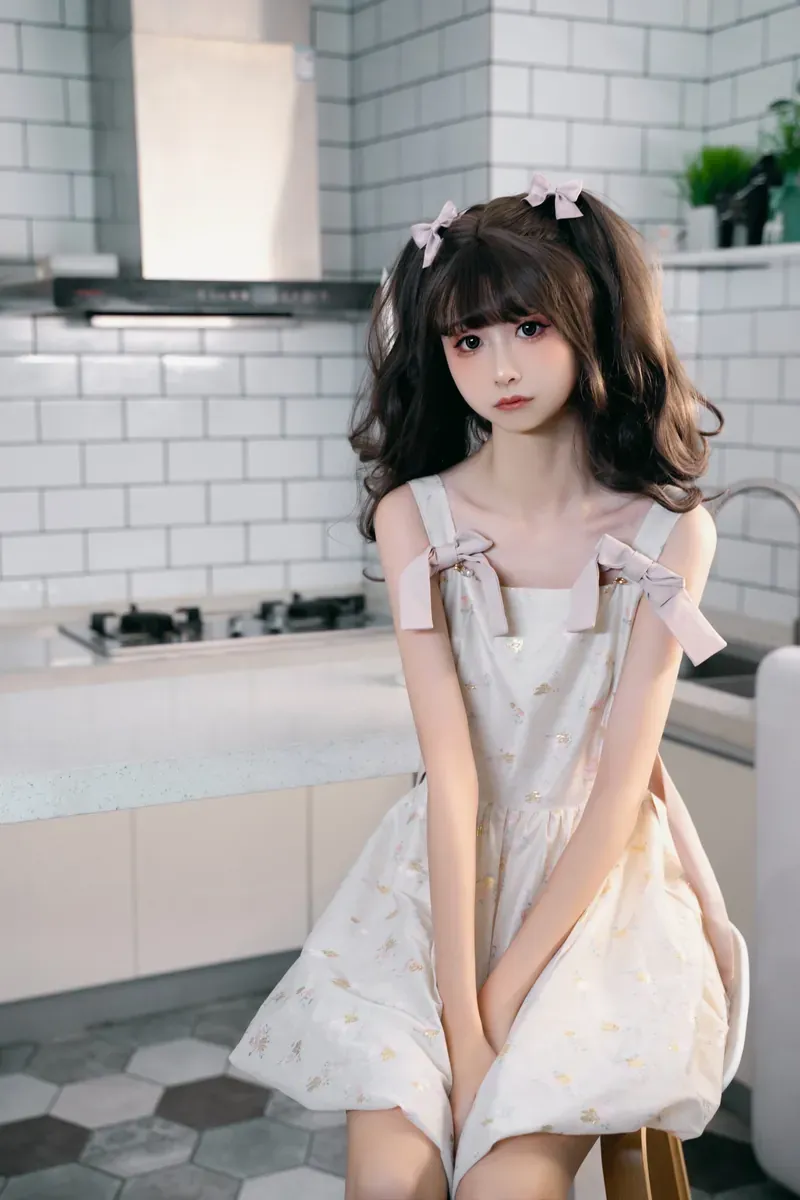 金鱼kinngyo cosplay视觉作品整理 白色连衣裙室内角色写真照片