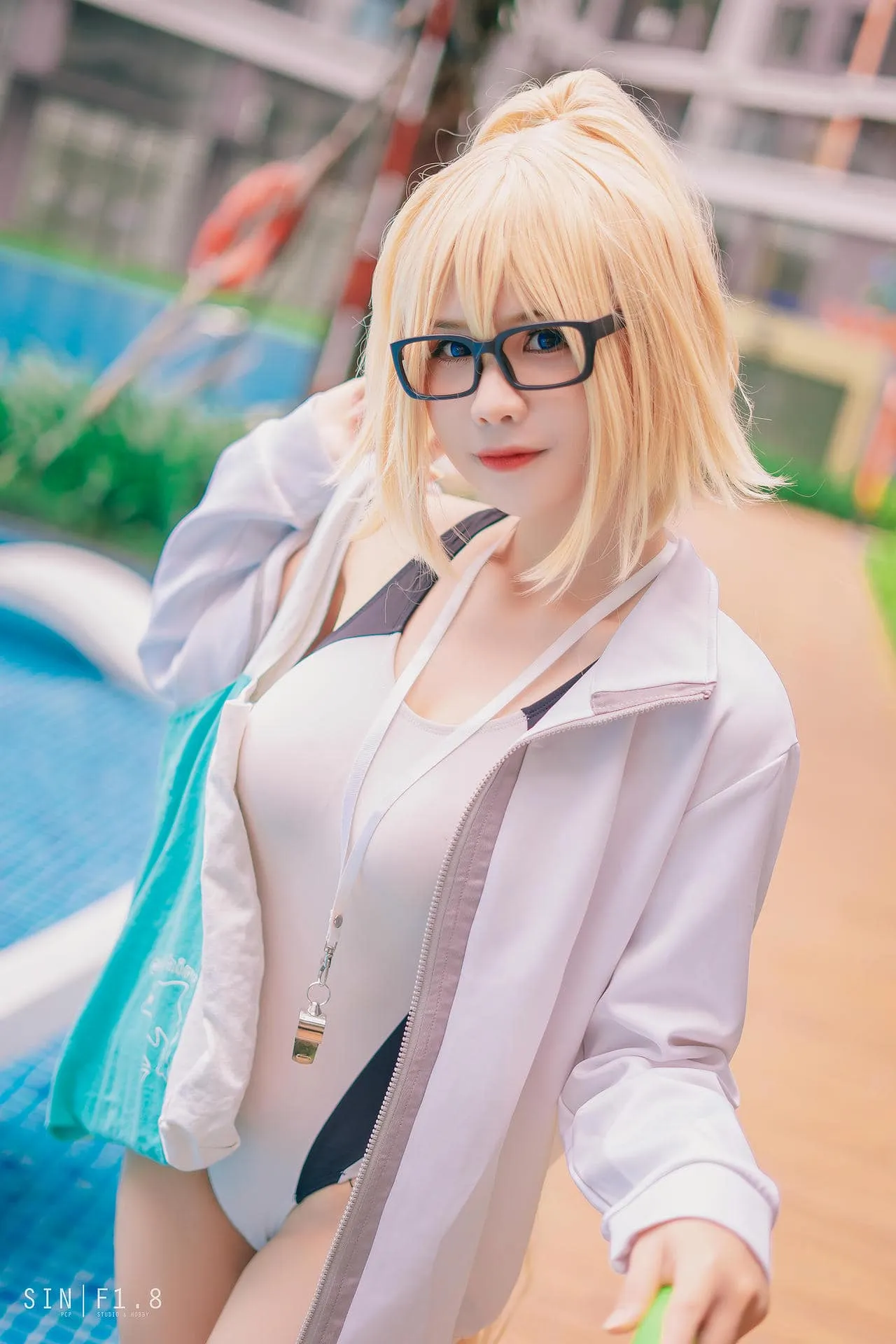 Pyon cosplay角色写真风格作品参考 白色外套与浅色假发角色写真