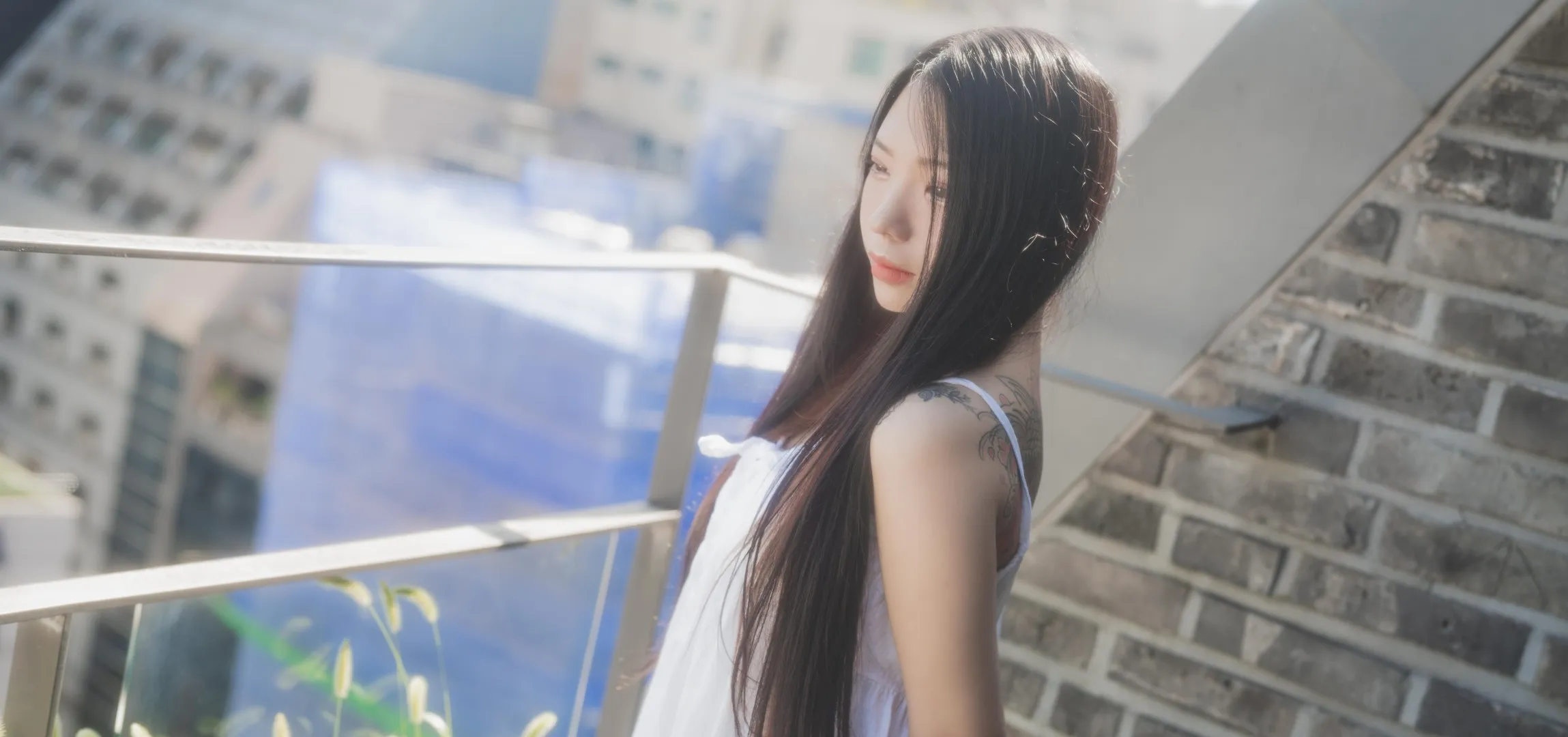 YeonHwa(연화)cosplay角色风格作品整理 白色服装 长发 城市环境 角色感造型