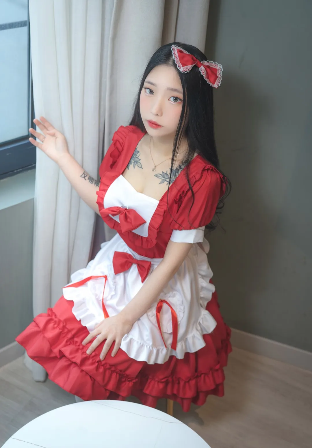 YeonHwa(연화)cosplay角色风格作品整理 红白裙装 蝴蝶结 室内角色造型