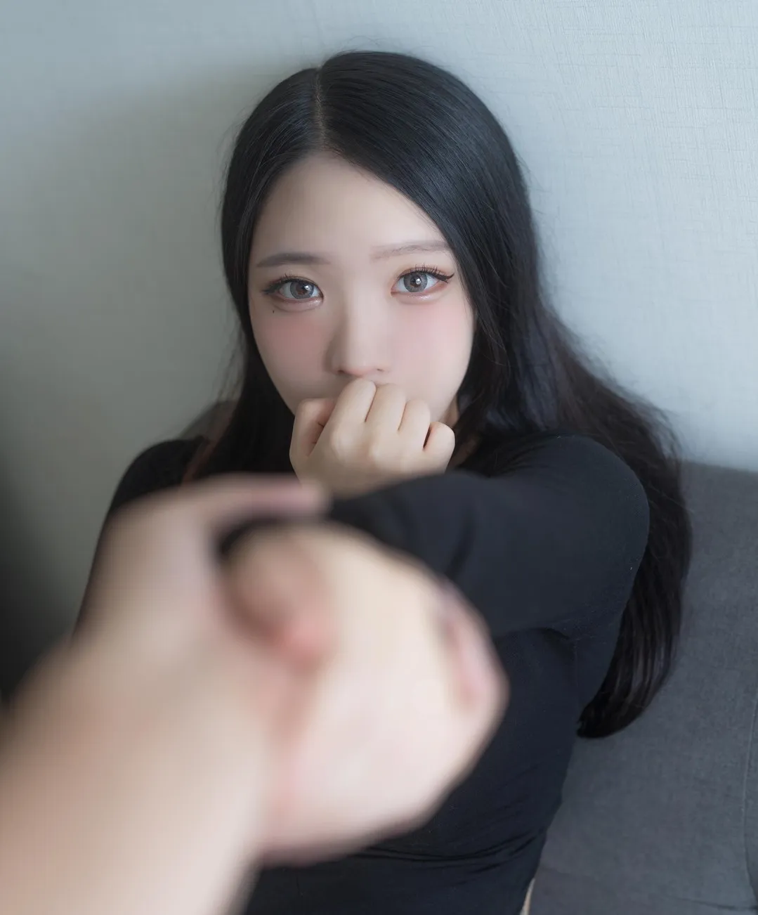 YeonHwa(연화)cosplay角色风格作品整理 黑色服装 近景镜头 室内氛围