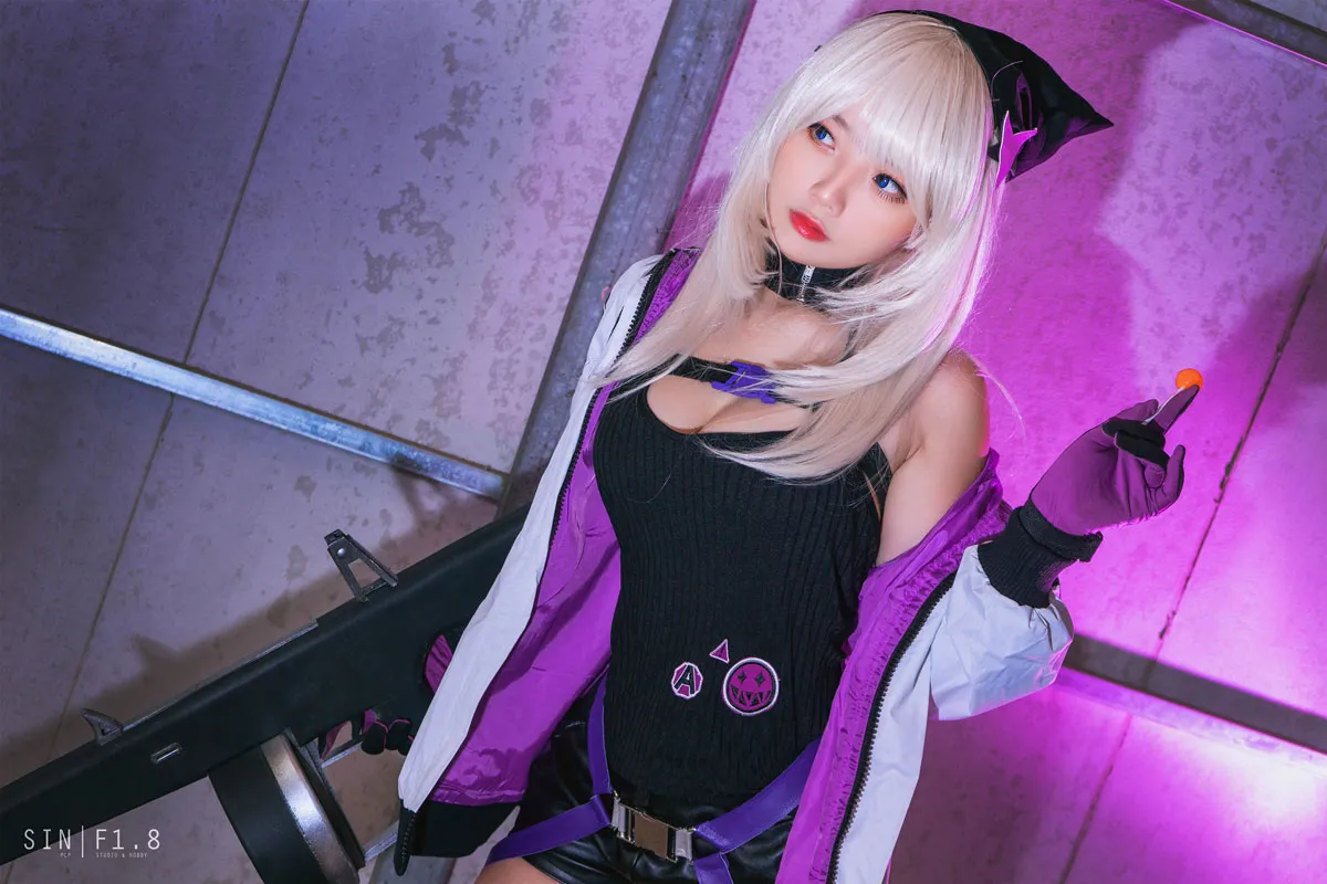Messie Huang cosplay角色写真作品参考 Messie Huang白色长发黑紫服装角色造型