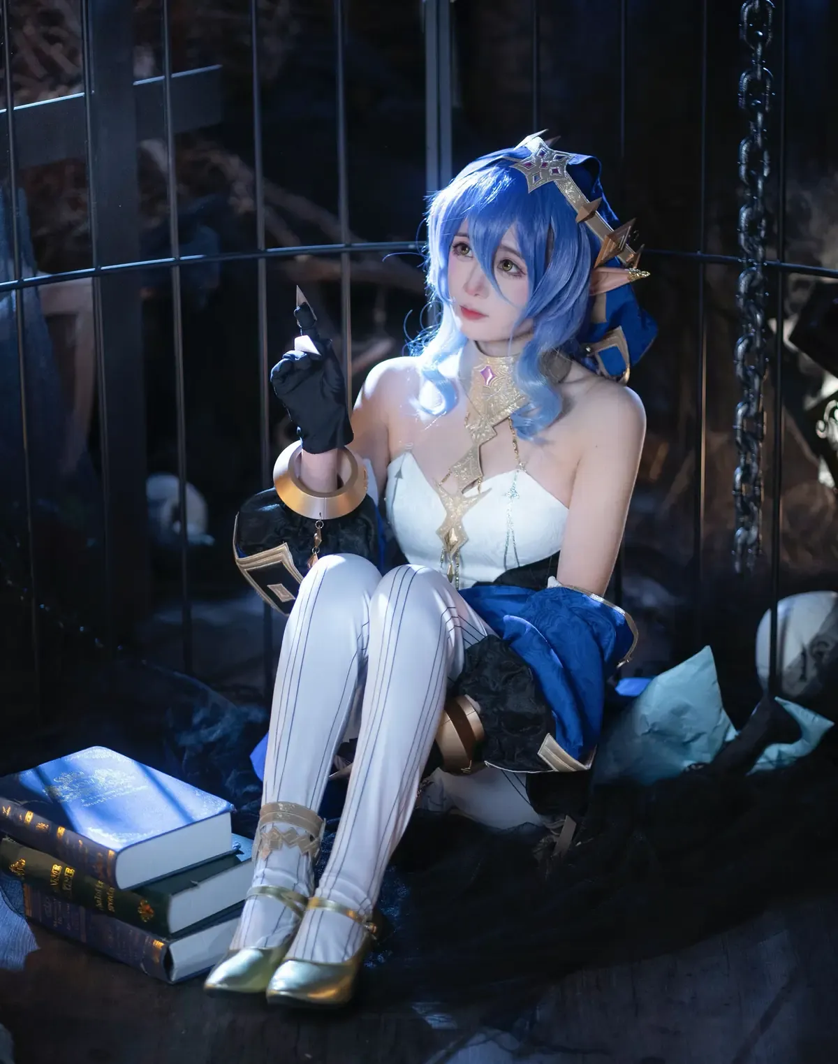 七海抹茶酱 cosplay 风格作品整理 蓝色假发与白蓝服装搭配的幻想角色扮演造型