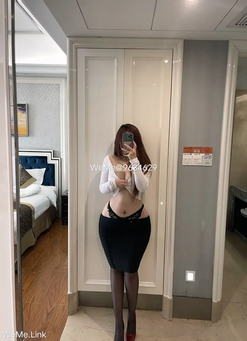 Zyra秋 cosplay风格作品整理 黑色服装造型与镜面环境中的角色视觉展示