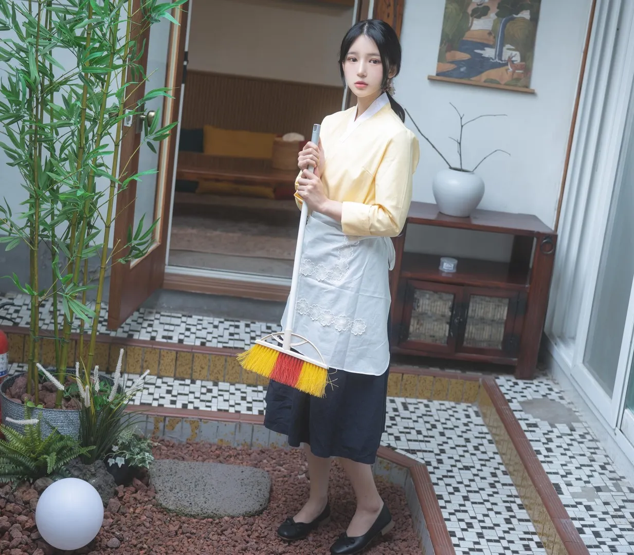 Yeha(예하)角色写真风格作品整理 Yeha(예하)室内浅色服装庭院空间照片