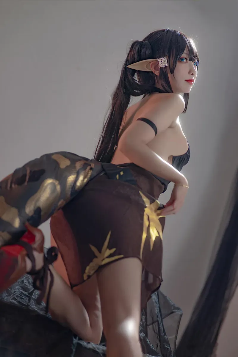 菌烨tako cosplay作品整理 黑色长发搭配幻想系服装的角色扮演造型