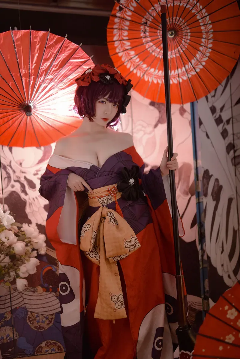 二佐nisa cosplay 角色写真作品整理 红色传统服装角色扮演，手持伞具的室内构图