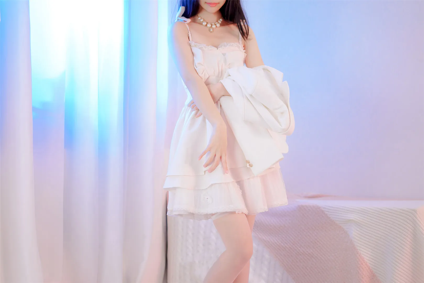 铃木美咲cosplay角色写真作品整理 白色裙装室内角色写真
