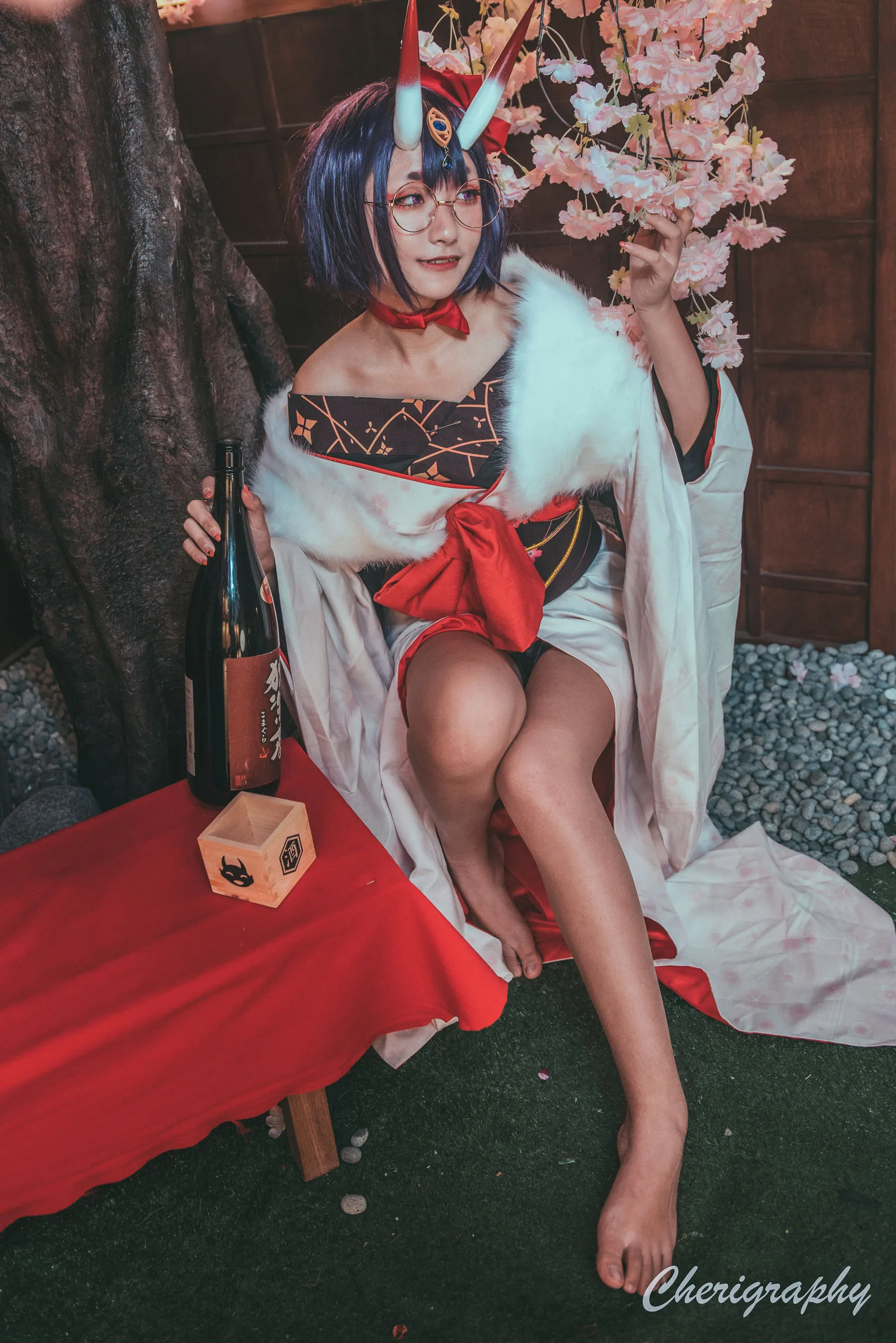 上杉绘梨落cosplay风格作品整理 上杉绘梨落奇幻角色造型中的背景和色彩风格