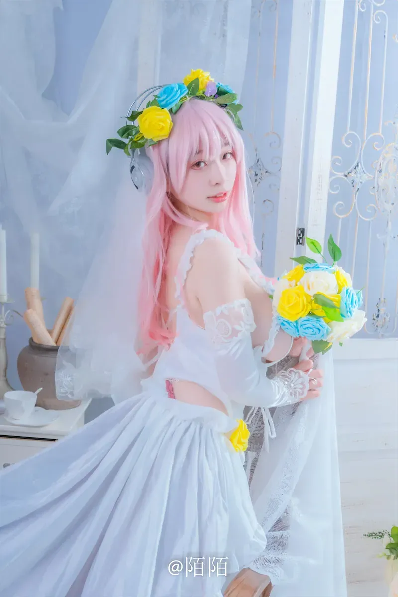 韶陌陌cosplay角色风格作品整理 粉色假发花冠幻想系角色造型照片
