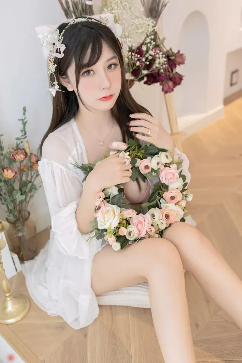 ELaine角色扮演风格作品整理 白色服饰与花束元素结合的角色摄影