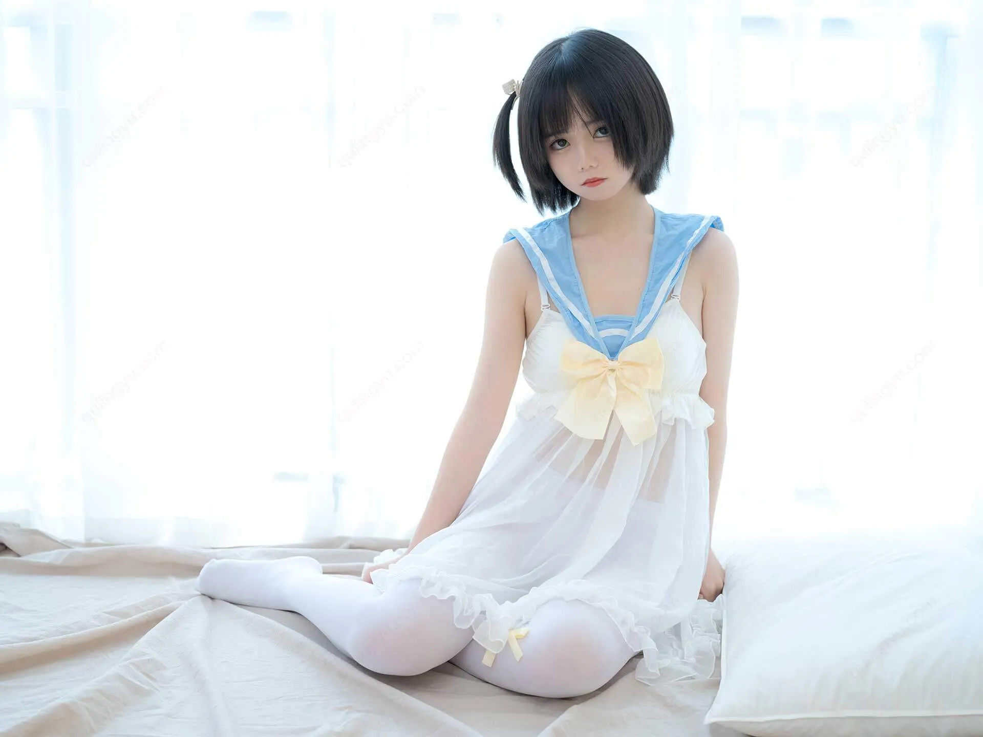 少女秩序角色写真风格作品整理 白色裙装人物坐在明亮室内环境中的角色写真