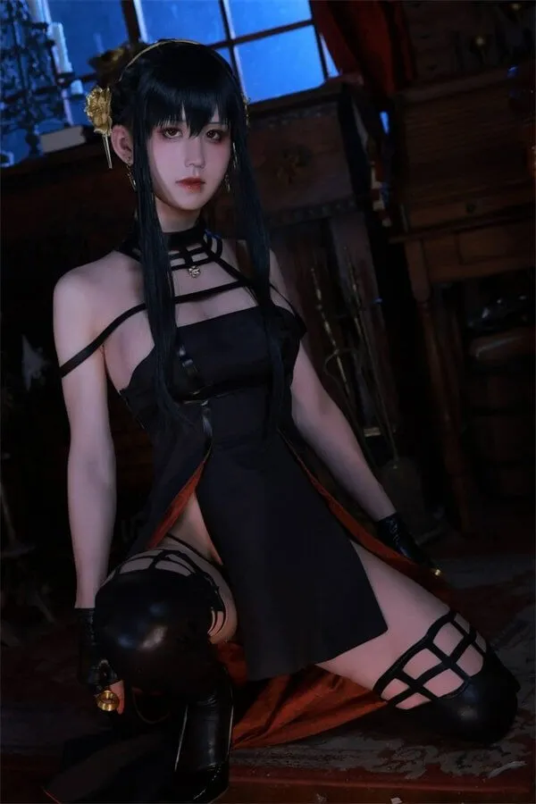 桜満三时桜满三时角色写真风格作品整理 黑色服装角色扮演坐姿构图照片