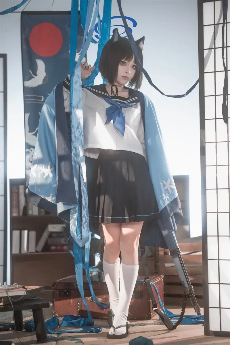 PAKI酱 cosplay风格作品整理 制服风格角色扮演照片，蓝白服装与室内场景