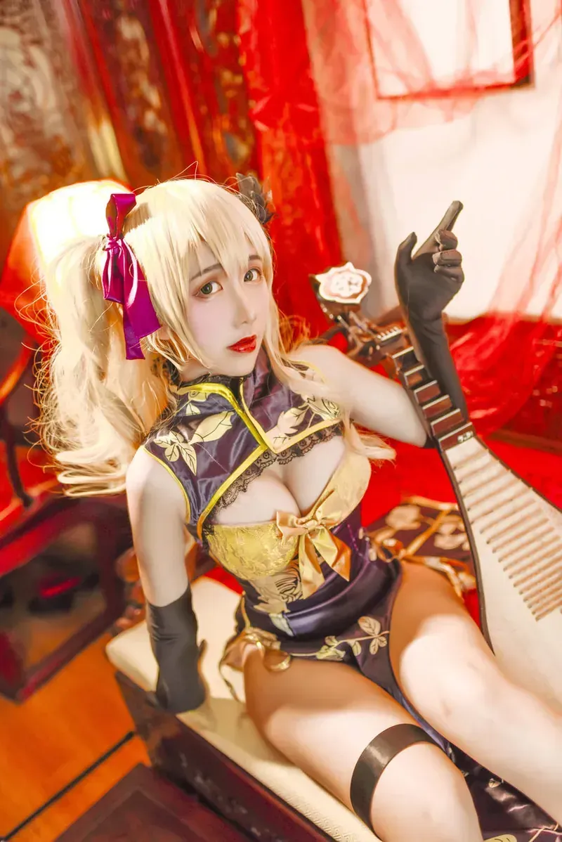 PuyPuy cosplay角色风格作品参考 浅色假发与角色服装摄影画面