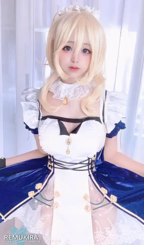 Remukira cosplay角色写真作品参考 白色与蓝色搭配的女仆风角色服装写真
