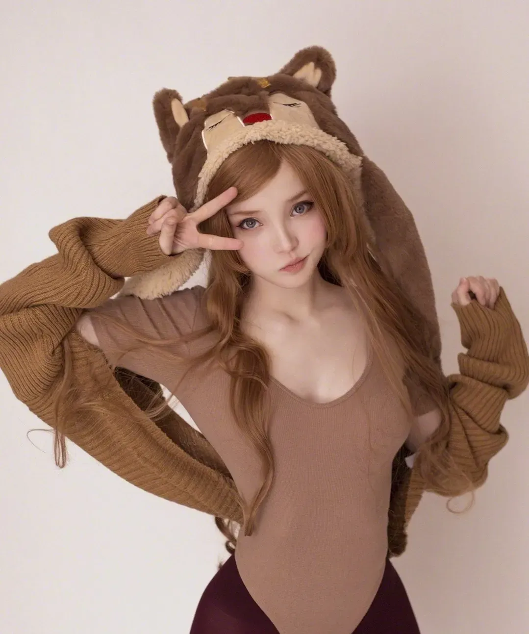 RocksyLight cosplay角色作品整理 RocksyLight棕色针织服装与毛绒帽造型