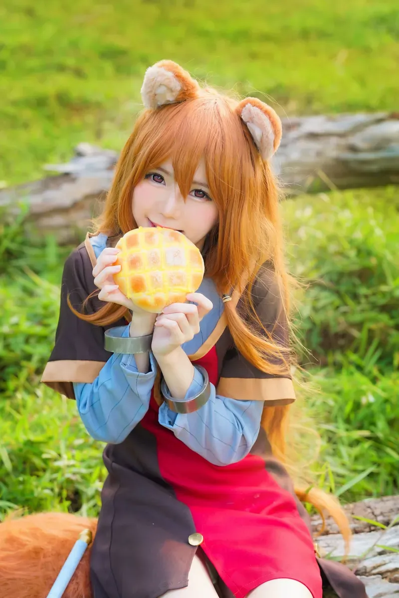 SallyDorasnow角色扮演作品风格整理 SallyDorasnow橙色长发动物耳红色服装角色造型