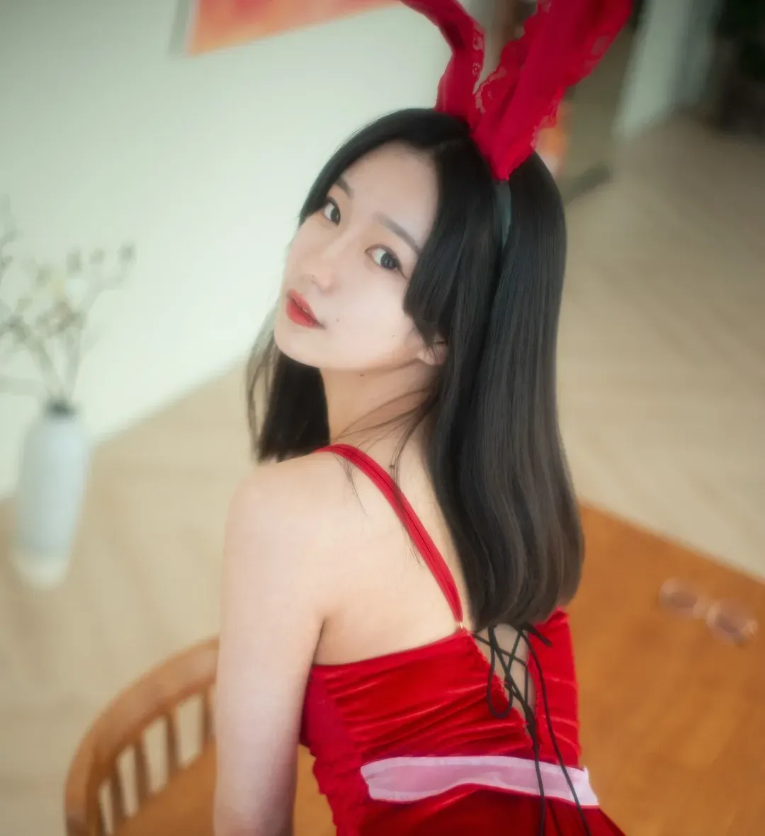 Sehee(세희)角色写真风格作品整理 红色服装造型与室内背景照片