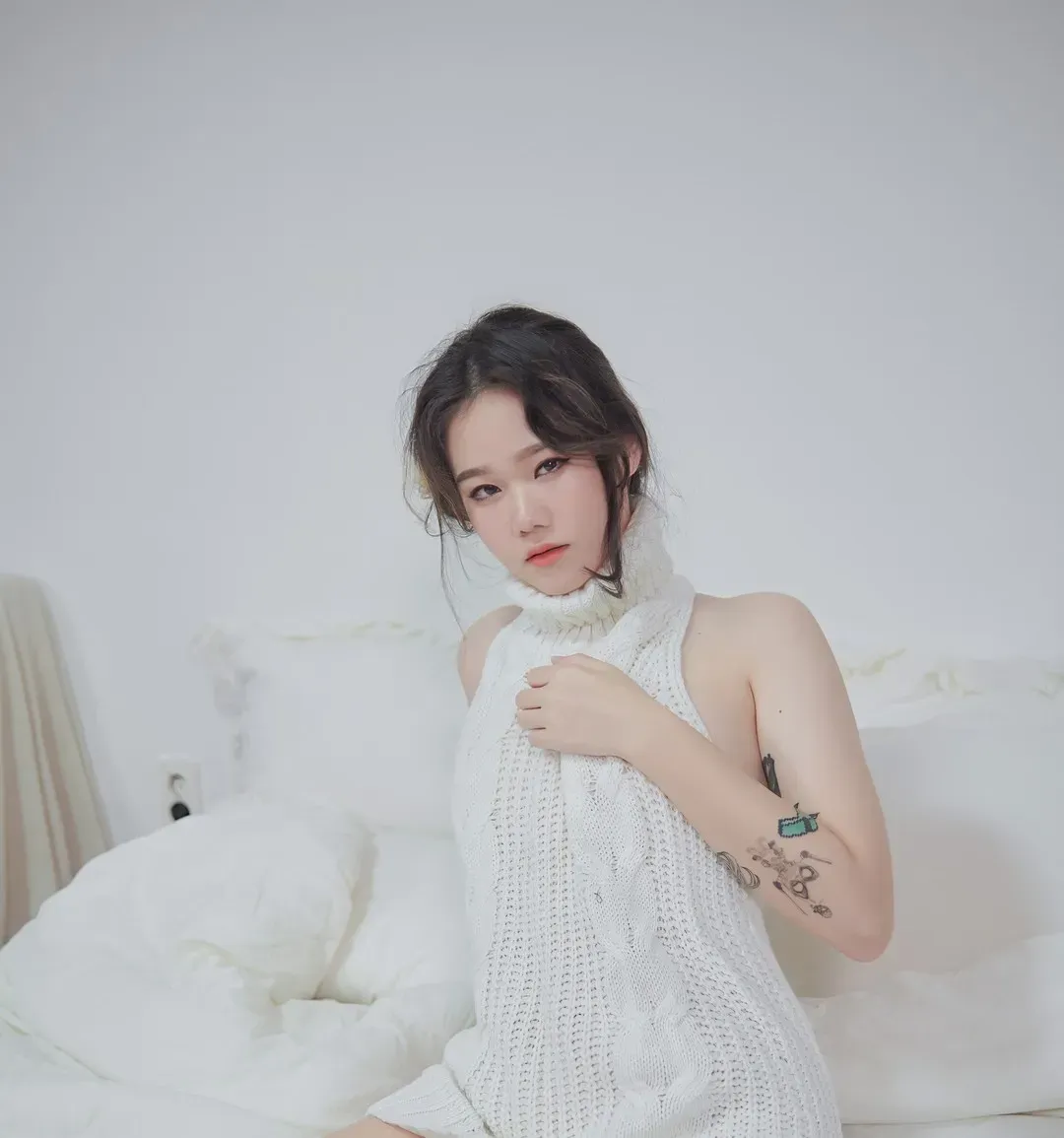 Sira(시라) 角色写真风格专题作品参考 白色服装与室内背景的人像照片
