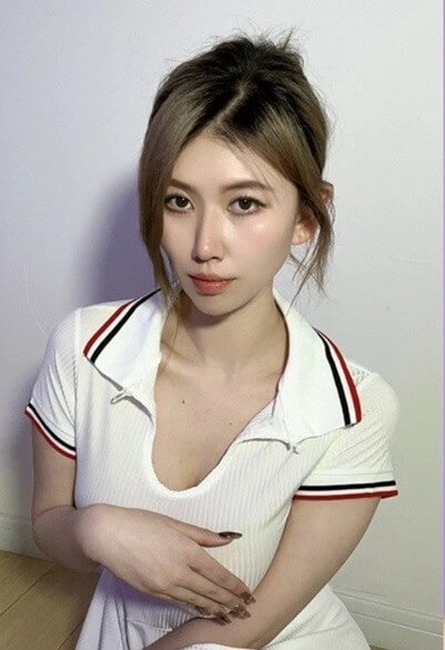 乙醇子角色扮演风格作品整理 浅色长发搭配白色服装的室内角色风格照片