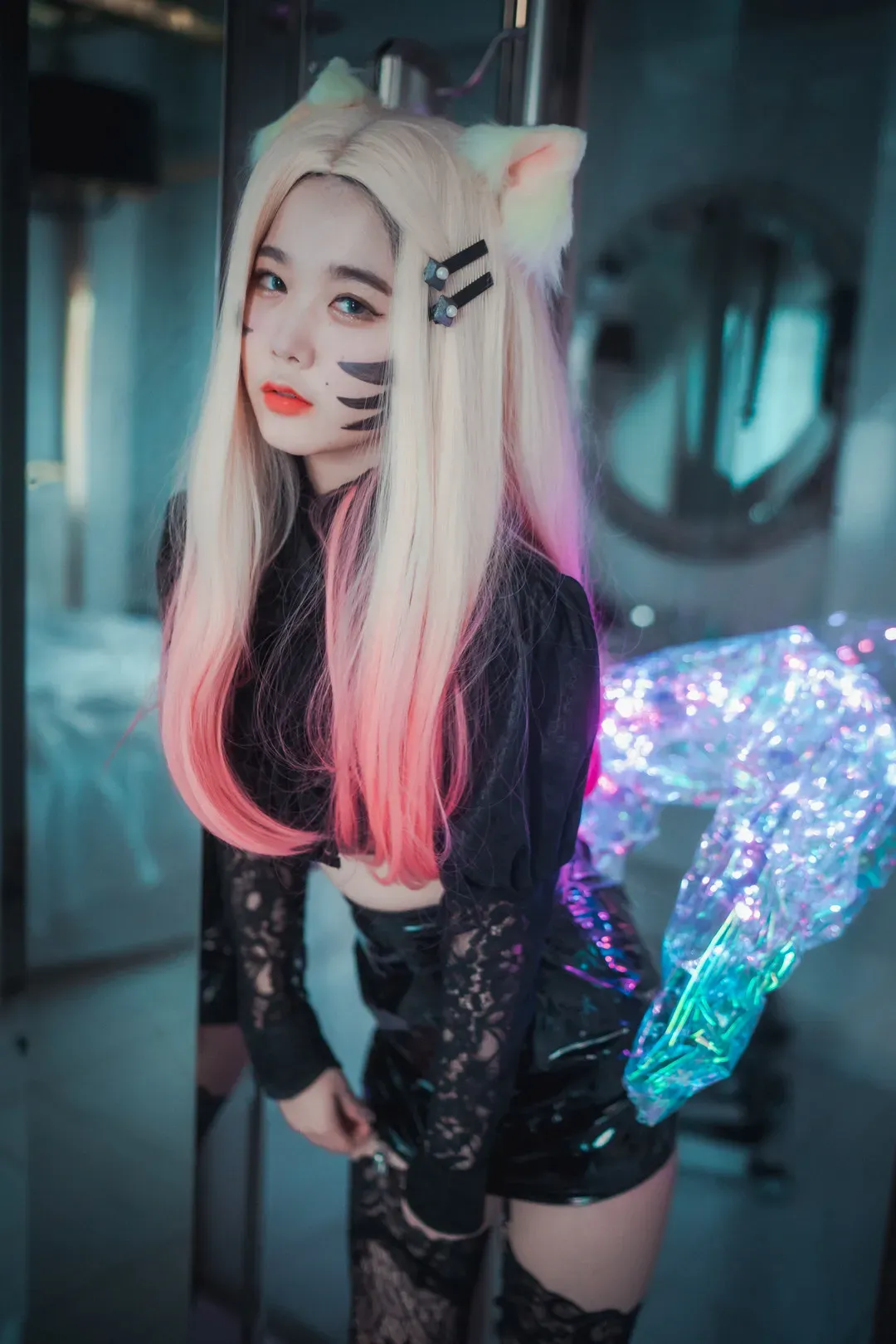 Zia(지아)角色写真风格作品参考 猫耳元素和深色服装的幻想角色造型照片