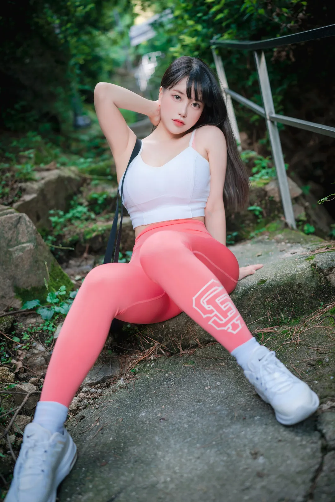 ZziZzi(모찌)角色写真风格作品参考 户外环境中的运动服装主题人像