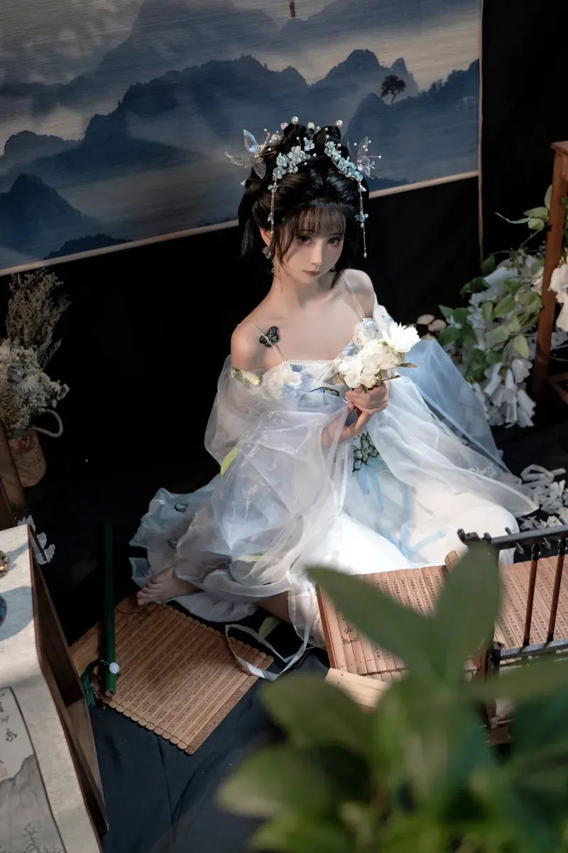 金鱼kinngyo cosplay视觉作品整理 白色古风服饰与山水背景的角色写真照片