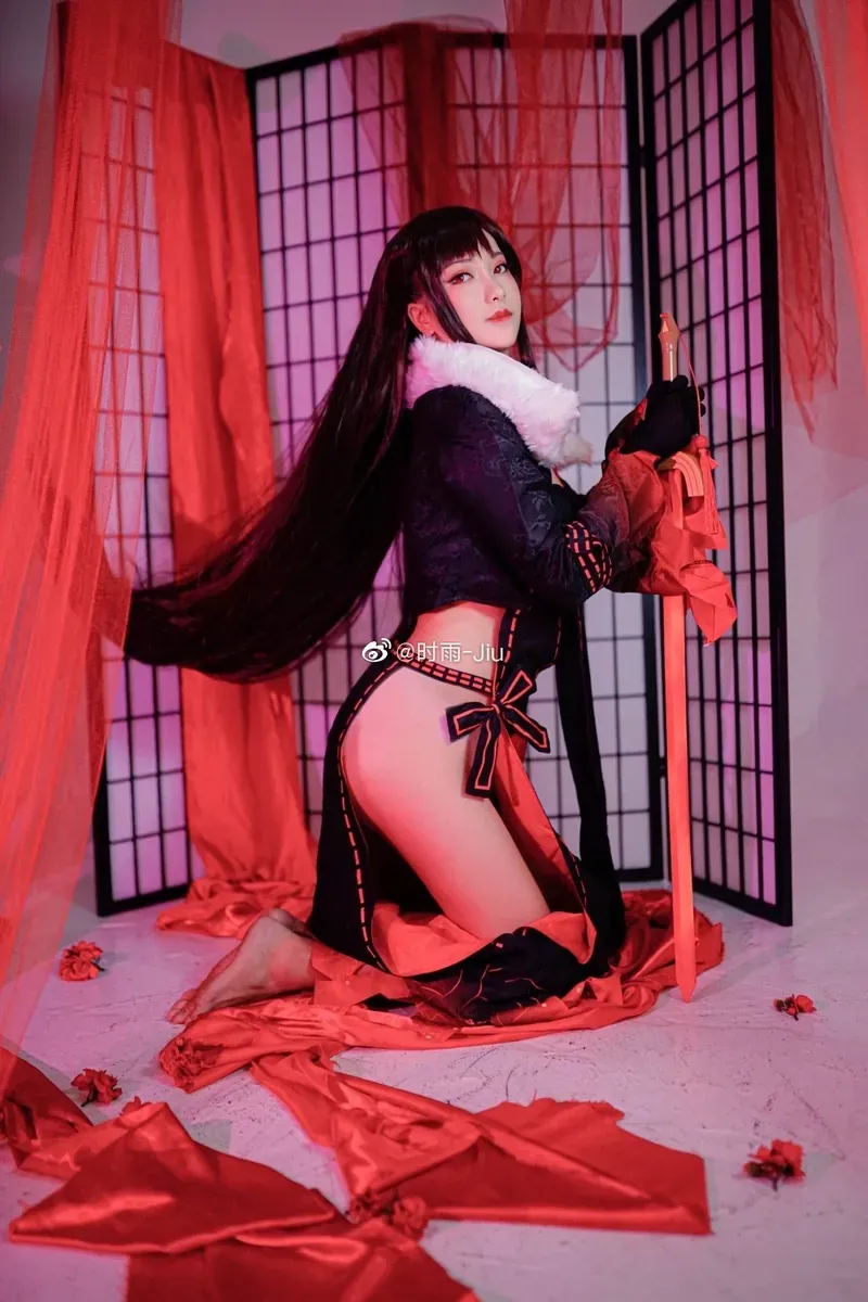 艾拉·isla角色写真风格作品整理 黑红色调角色服装写真