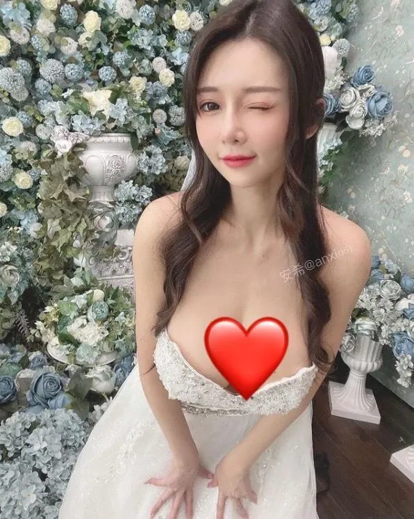 安希Anxi cosplay风格作品整理 白色服装与长发造型的角色写真画面