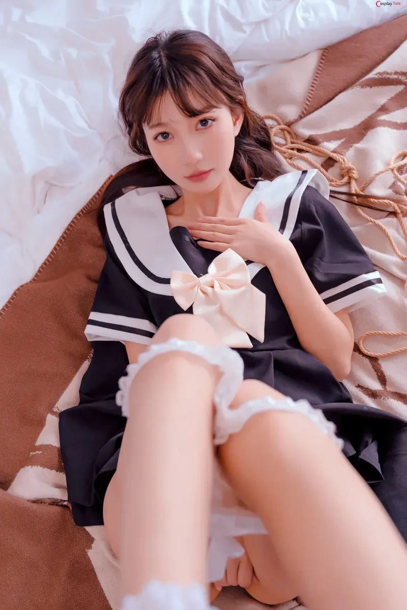 夏树角色扮演写真风格作品整理 黑白校园风服装在柔和环境中的Cosplay照片