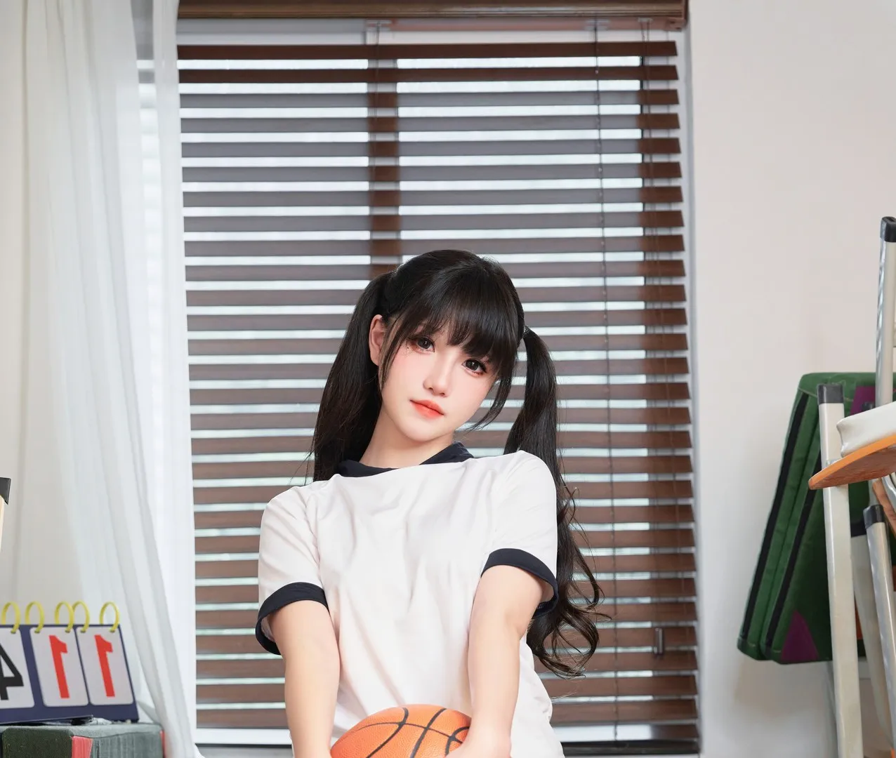 阿薰kaori cosplay风格作品参考 阿薰kaori黑白服装室内照片