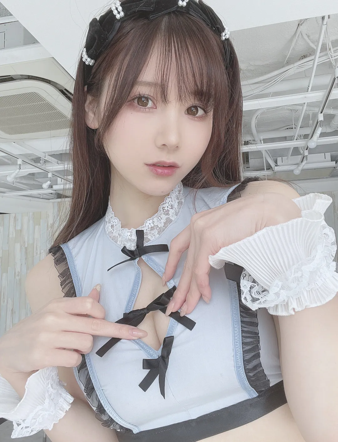けん研(けんけん)角色扮演作品参考 浅色服装搭配黑色蝴蝶结元素的角色照片