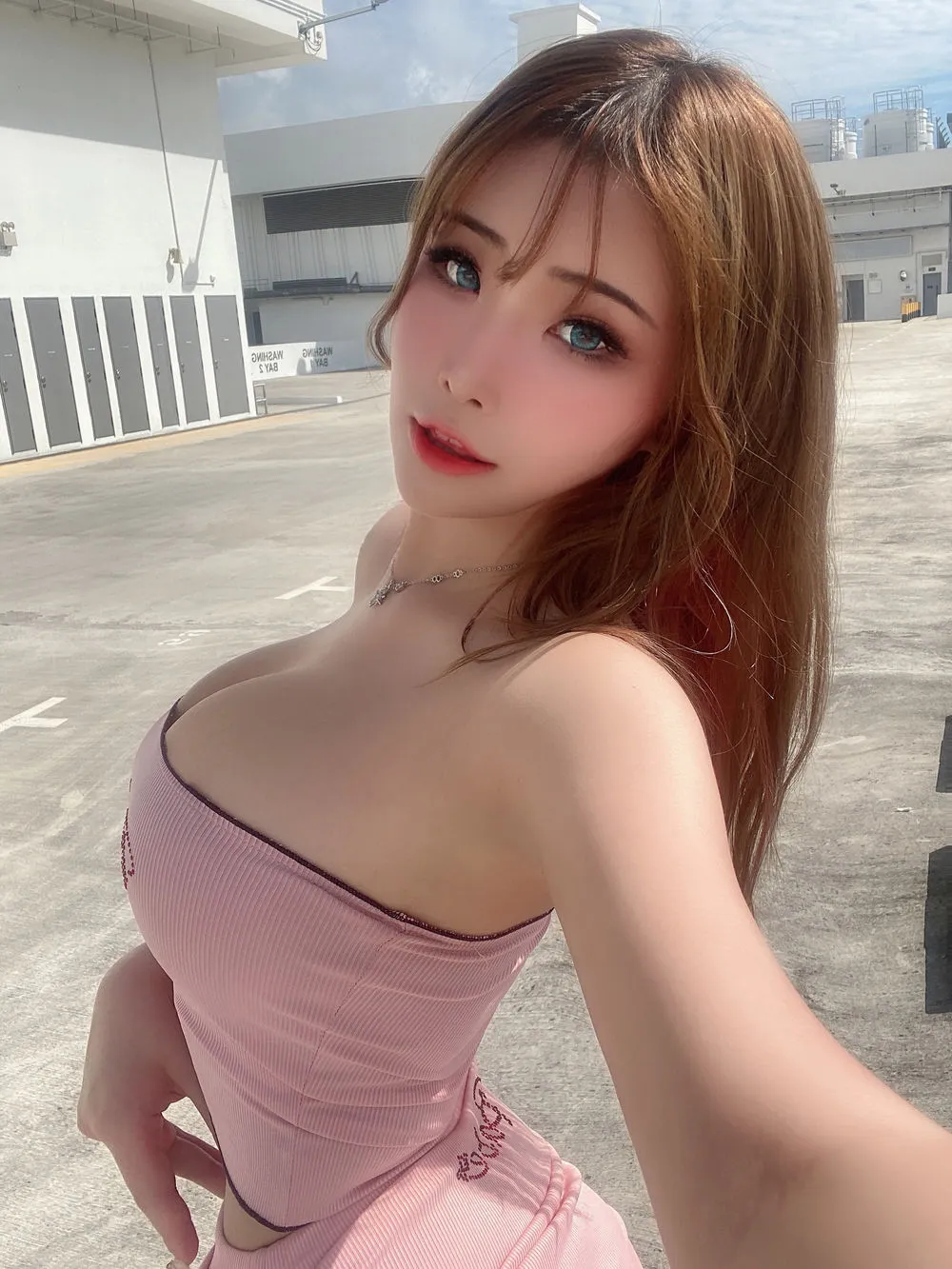 角色扮演 CandyBall Cosplay作品与图集预览整理 CandyBall户外自拍风格角色造型图片，近距离镜头展示人物姿态