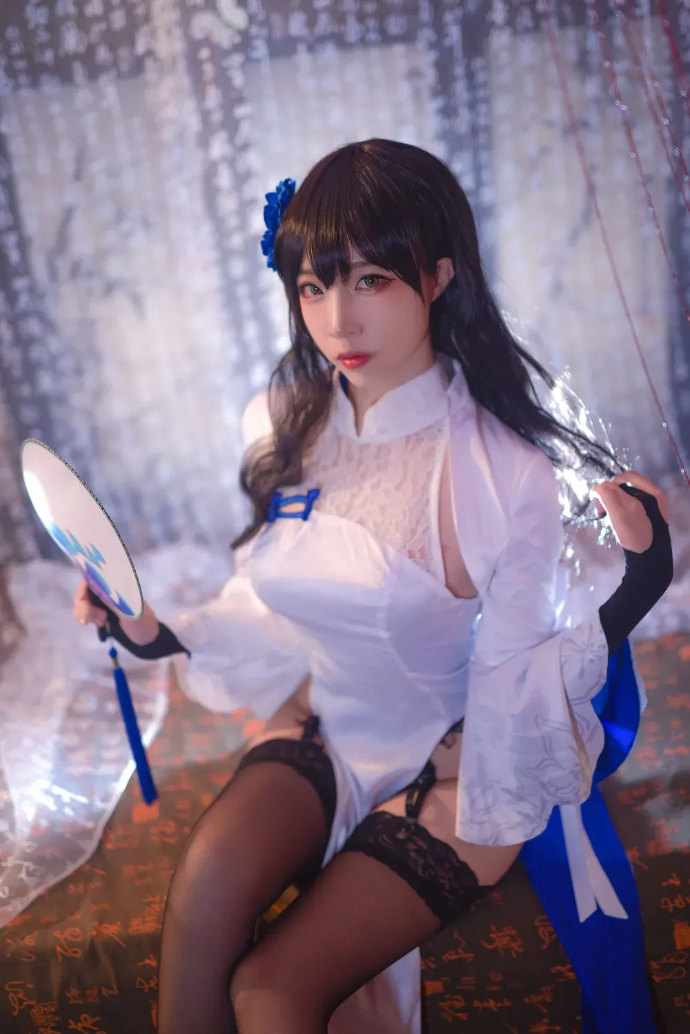 二佐nisa cosplay 角色写真作品整理 白色角色服装搭配蓝色元素的摄影画面