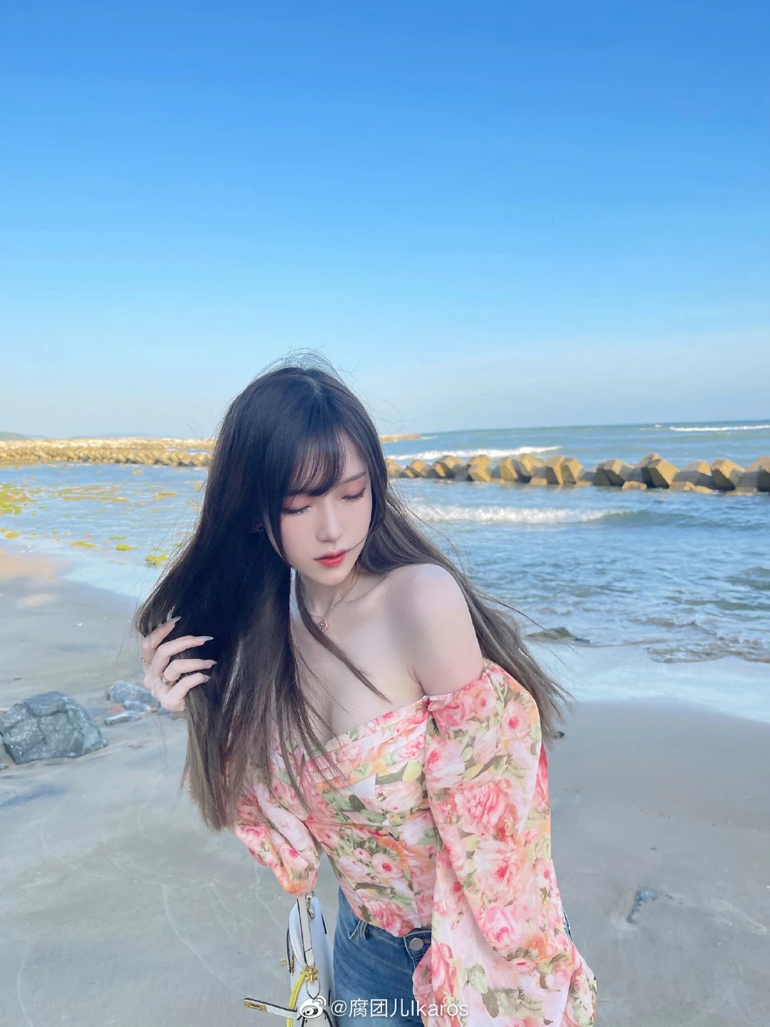 腐团儿Ikaros角色扮演风格作品整理 海边场景中的花纹服装轻角色摄影风格