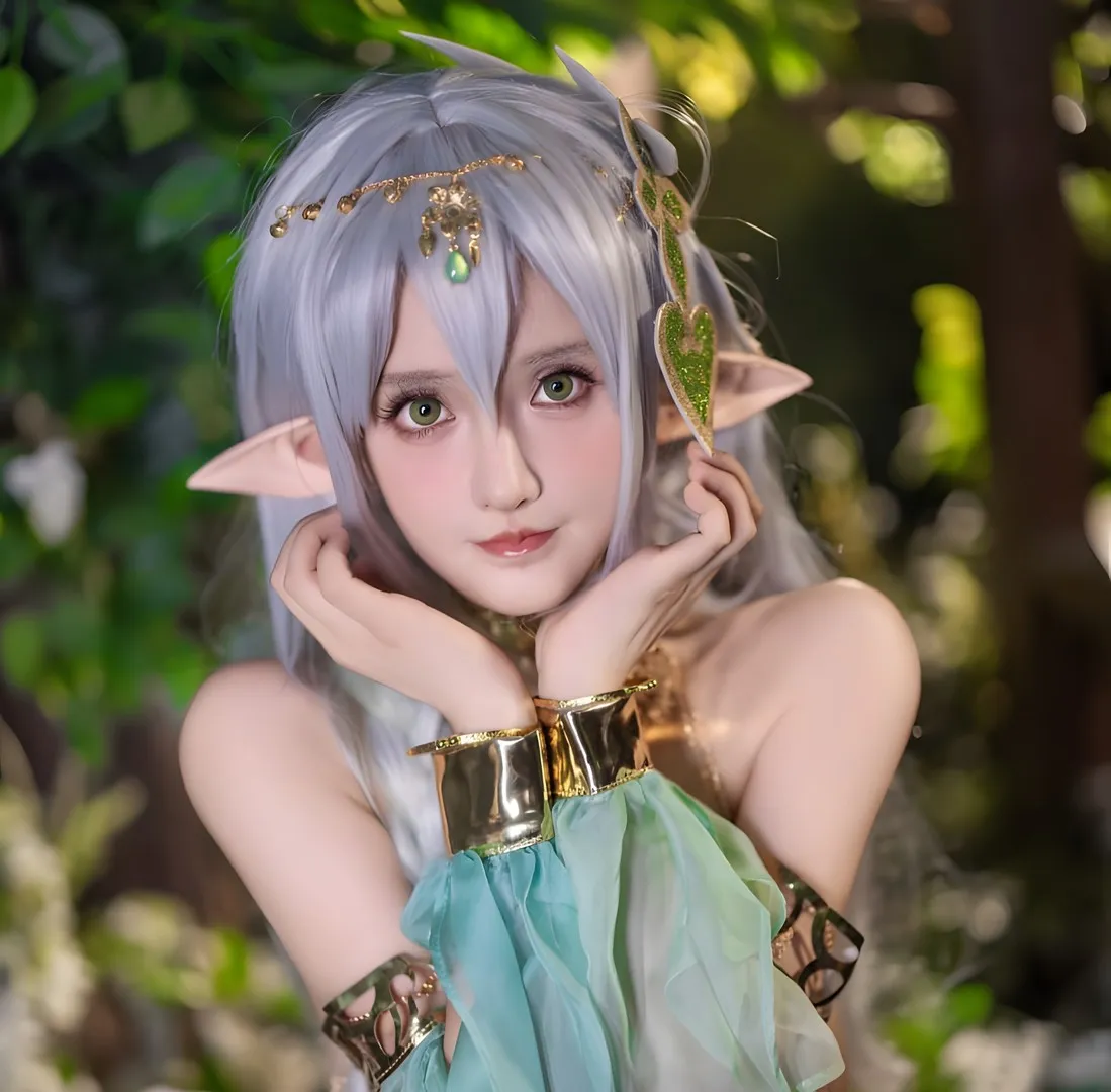 古阿扎cosplay角色风格作品整理 金色长发搭配蓝色装饰的角色扮演造型
