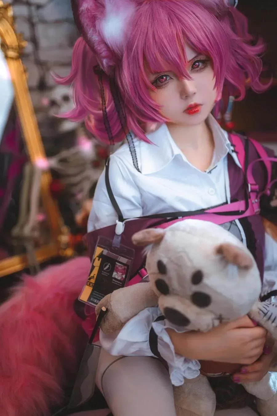 kaya萱 cosplay角色风格作品参考 粉色发型角色抱玩偶的视觉写真
