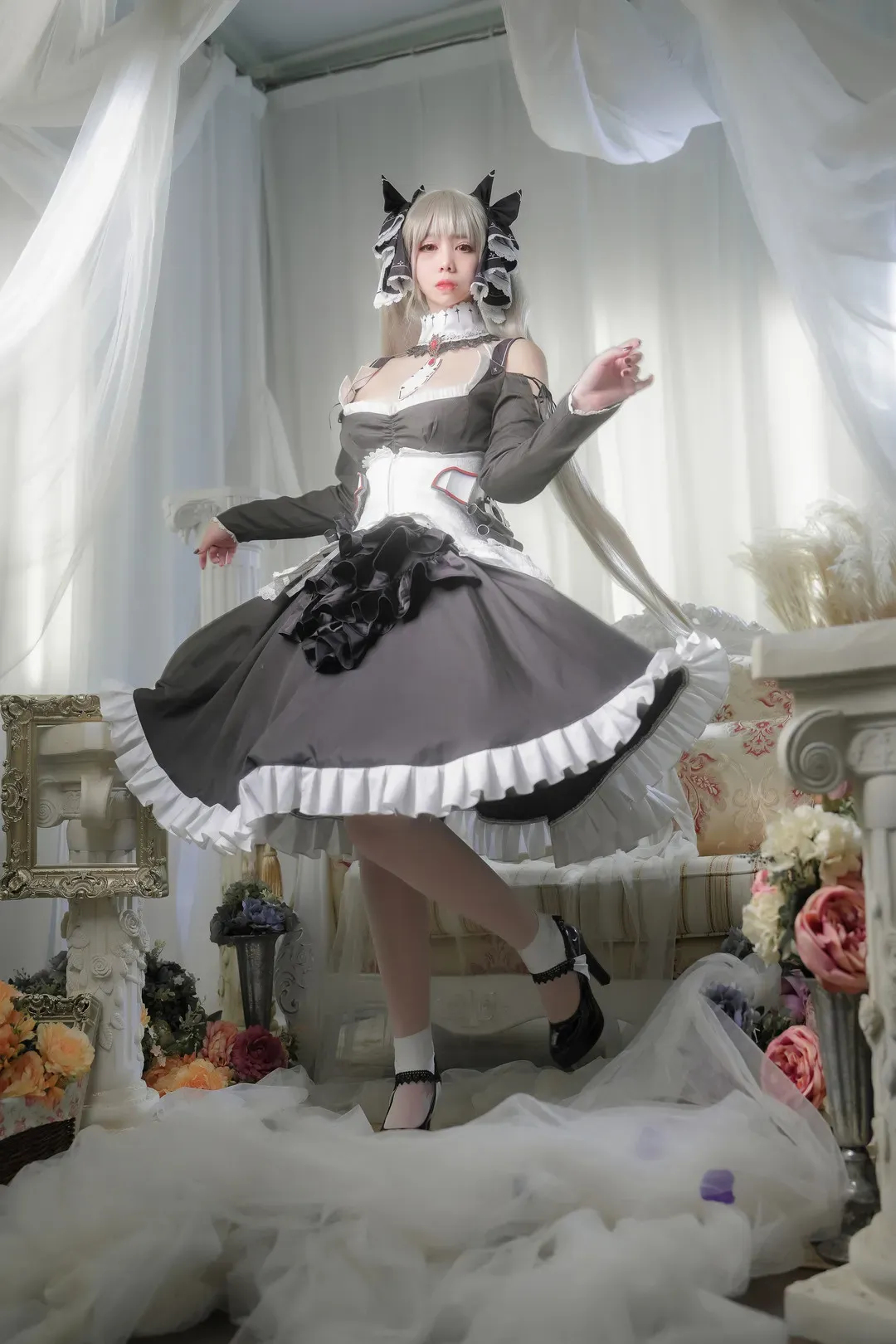 魅瞳Meroko cosplay角色风格作品整理 黑白女仆裙装全身站姿写真
